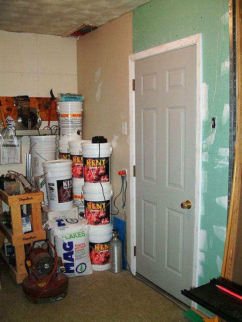 wall1.jpg