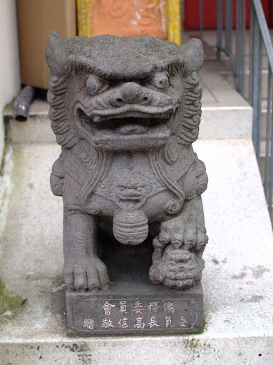 bigstatue2.jpg
