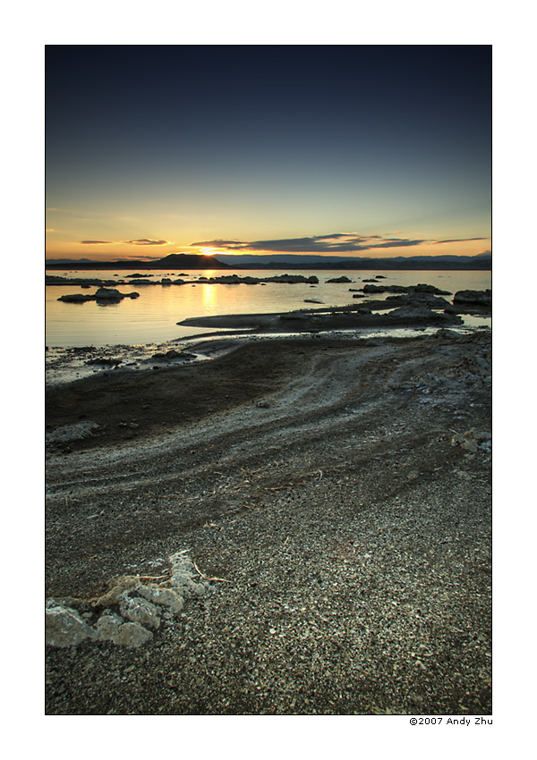 Sunrise_at_Mono_Lake_by_azhu.jpg